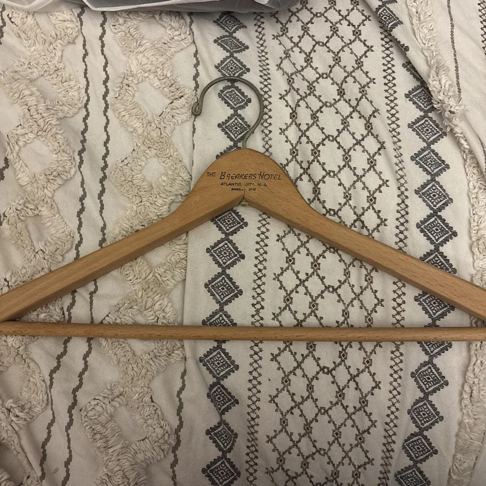 VTG  Wood  Clothes Hanger The‎ Breakers Atlantic City NJ 19